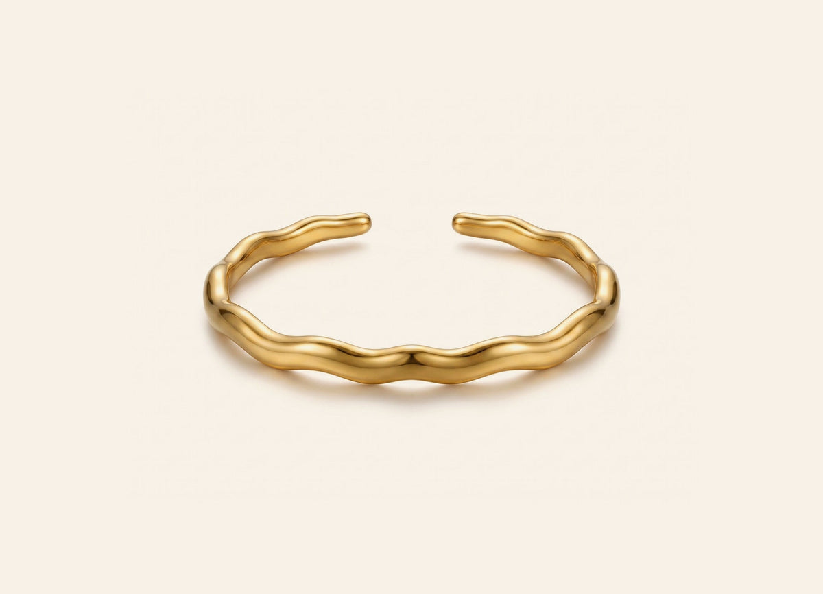 Lex Bangle in slim rippled 18k gold PVD over 316L steel, Mini size
