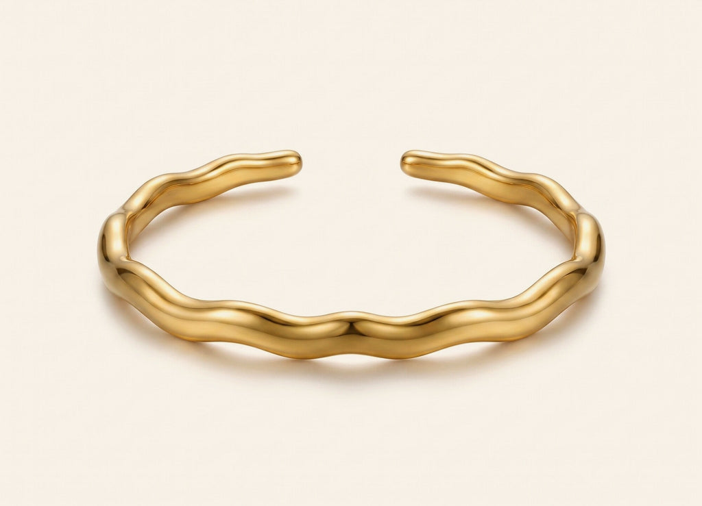 Lex Bangle in slim rippled 18k gold PVD over 316L steel, Mother size